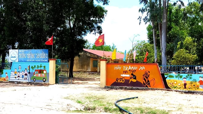 Trường Tiểu học Tân Xuân 2, nơi xảy ra vụ việc. Ảnh: Tuấn Kiệt