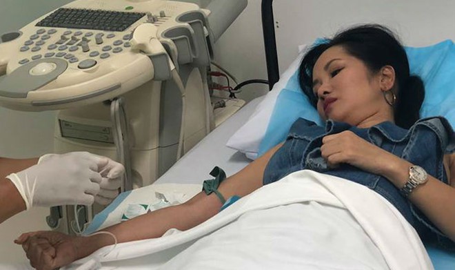 Hồng Nhung nhập viện vì lao lực.    