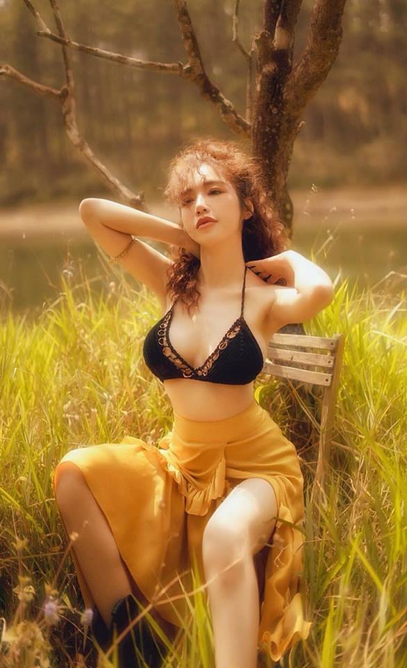 Mới đây trên trang cá nhân của mình, Elly Trần vừa tung một bộ ảnh mới thu hút sự chú ý của người hâm mộ. Chia sẻ những hình ảnh này trên trang cá nhân, Elly mượn lời tù trưởng Dan George: 