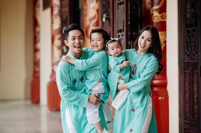 Cả Shbet111 slot, casino, thể thao, xổ số cùng chụp ảnh với áo dài truyền thống