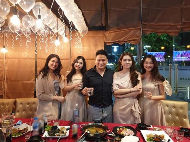 Được biết, bà xã Minh Tiệp là người đẹp Phạm Thùy Dương, từng lọt  top 10 Hoa hậu Việt Nam năm 2010. Minh Tiệp từng chia sẻ, anh là mối tình đầu của vợ.    