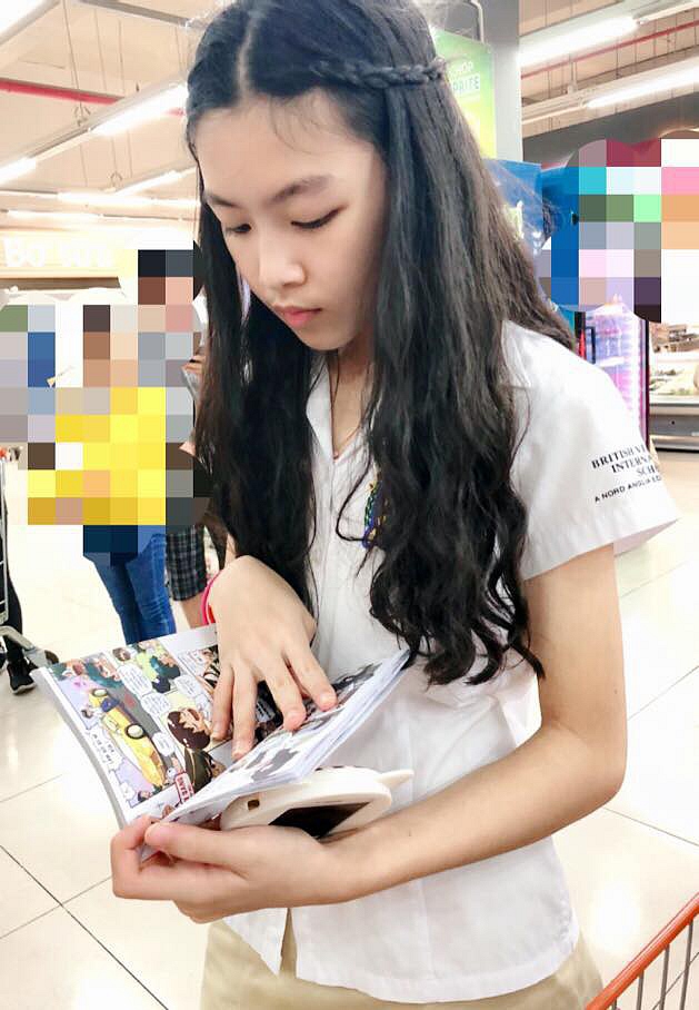 Góc nghiêng nhẹ nhàng thanh thoát, càng ngắm càng yêu của con gái Lọ Lem.    