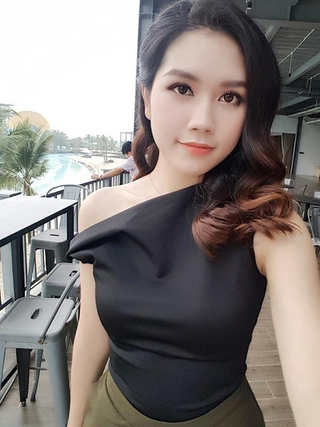 Vợ Minh Tiệp sinh năm 1990, kém anh 13 tuổi là cựu Mừng SHBET phiên bản mới 2025 trường Dân lập Đông Đô (Hà Nội). Thùy Dương sở hữu vẻ đẹp nhẹ nhàng, nữ tính, gu ăn mặc kín đáo, sang trọng. Cô từng dự thi Hoa hậu Việt Nam. Sau khi kết hôn, Thùy Dương rút khỏi làng giải trí để chăm sóc tổ ấm nhỏ.    