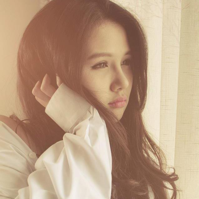 Phanh Lee sinh ngày 15/12/1990 và tên thật là Lê Phương Anh. Cô nàng này nổi cùng thời với Huyền Lizzie. Hai nàng hotgirl này từng xuất hiện cùng nhau trong bộ phim 