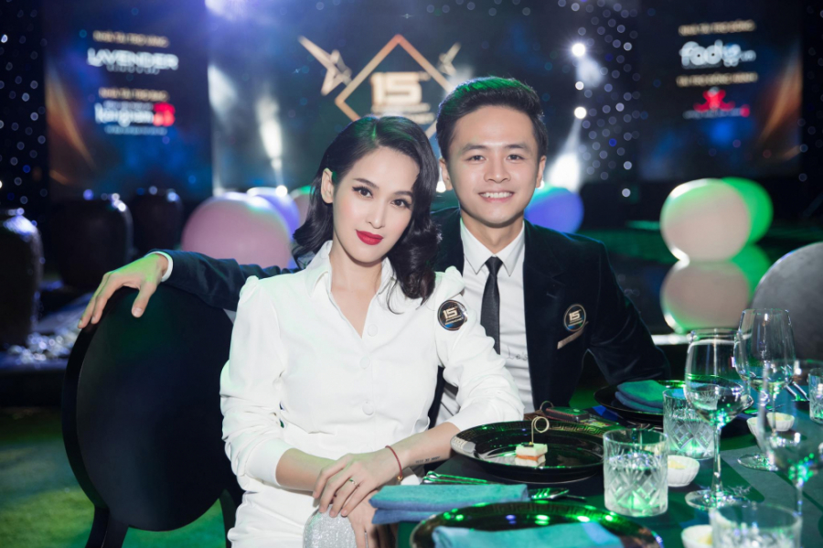Vợ chồng Văn Anh - Tú Vi vừa kỷ niệm 6 năm yêu nhau đầy ngọt ngào. Bé Cún - con gái của cặp đôi cũng đón tuổi mới cách đây không lâu.    