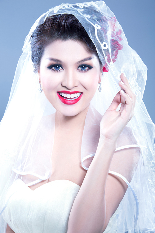 Oanh Yến xinh đẹp rạng ngời