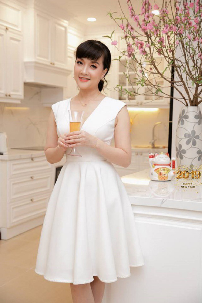 Vân Dung thích màu trắng nên căn hộ của cô gam màu chủ đạo là trắng