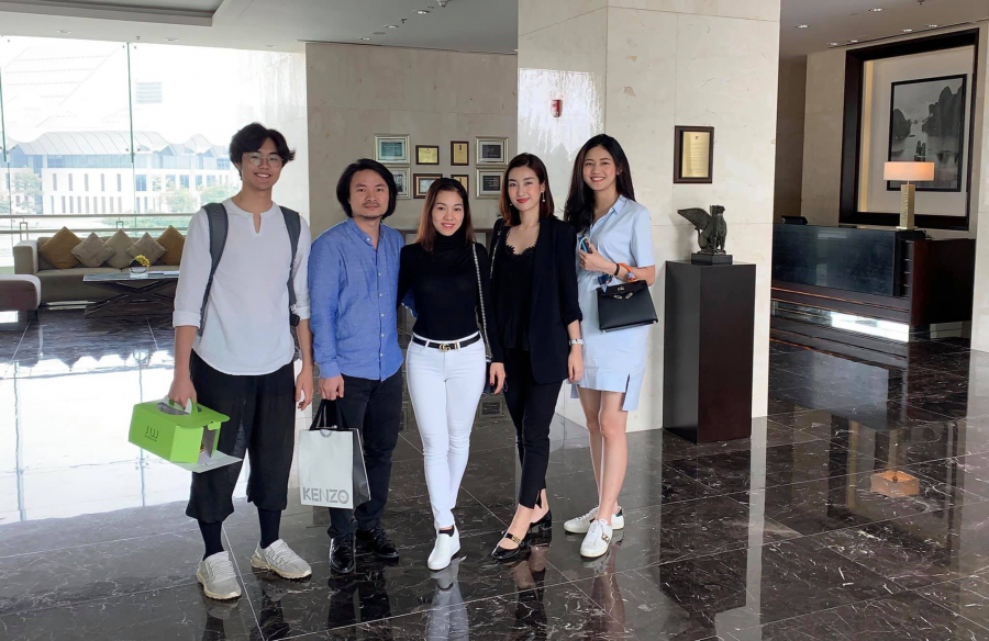 Thanh Tú lộ bụng bầu trong lần xuất hiện mới đây.    