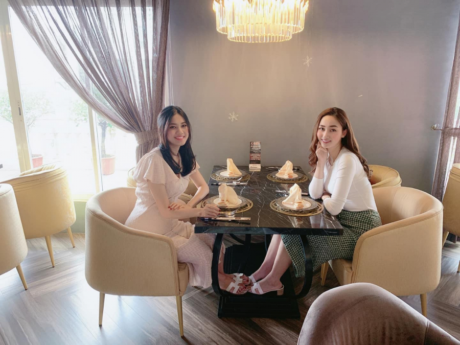 Trong những bức ảnh được chị gái Ngô Trà My đăng tải, Thanh Tú cũng không ngần ngại để lộ rõ bụng bầu lớn.    
