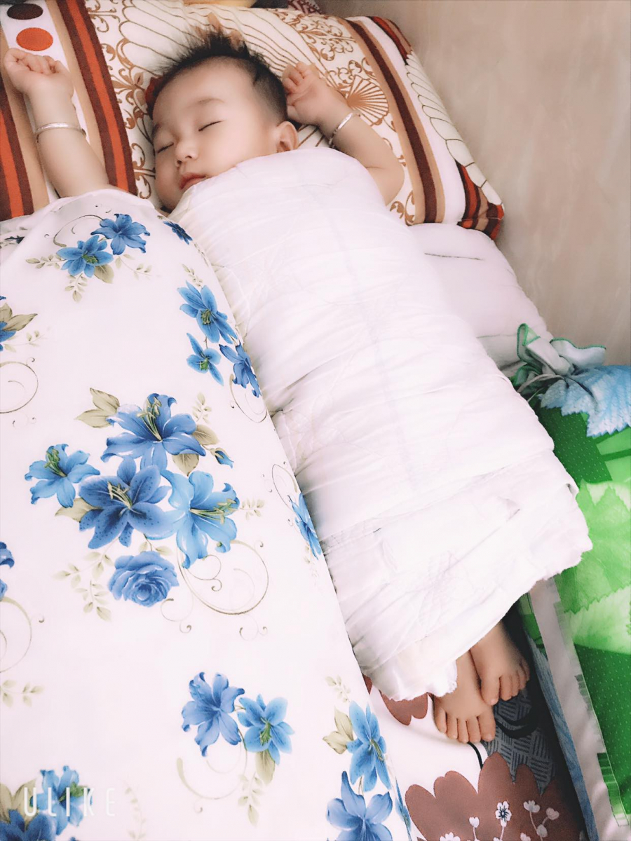 Ảnh cận mặt của bé Kim Long - con trai Lâm Khánh Chi được cô chính thức chia sẻ vào tháng 2 vừa qua.