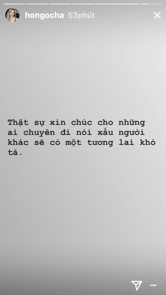 Chửi người nói xấu mình khéo như Hà Hồ khi chúc họ có một 'tương lai khó tả'.