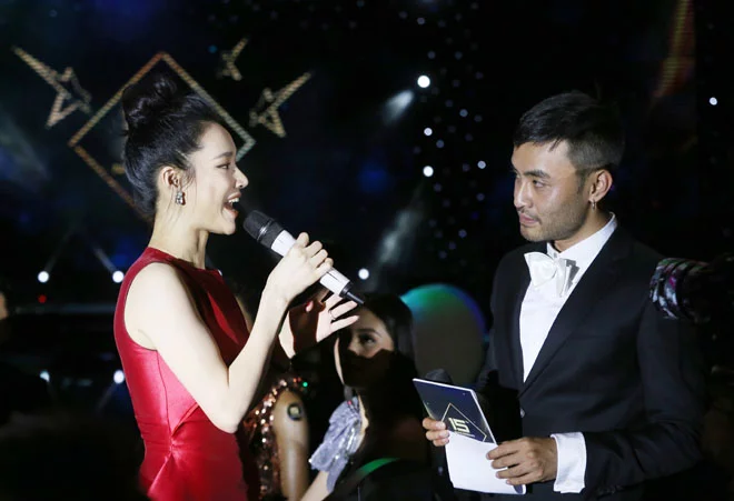 MC Dustin Nguyễn vô tình tiết lộ chuyện Nhã Phương sinh con.