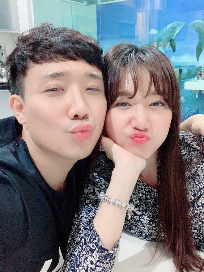 Chính sự quan tâm, chăm sóc chu đáo Trấn Thành dành cho Hari Won đã giúp tình cảm sau hơn 2 năm về chung nhà của vợ chồng Xìn - Ri ngày càng bền chặt.