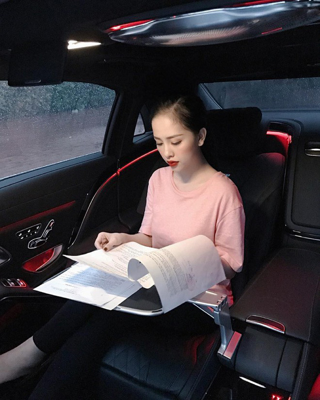 Trang Pilla vẫn làm việc hết sức mình chứ không dựa dẫm vào chồng và nhà chồng giàu có.  