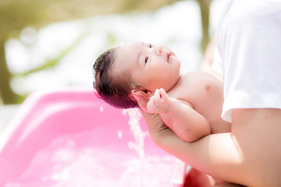 cach-tam-cho-tre-so-sinh-1-1024x683