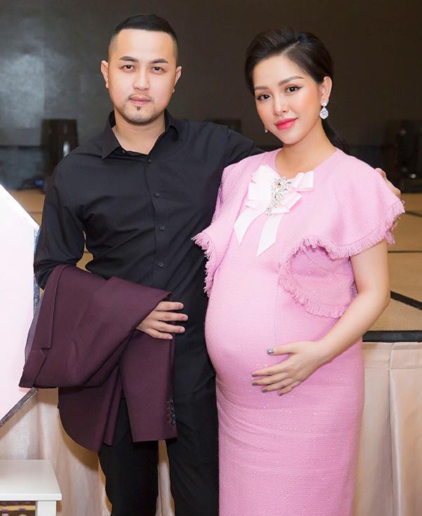 Trang Pilla đi đâu cũng được chồng làm vệ sĩ