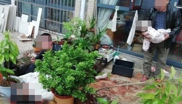 Người mẹ và đứa trẻ đã tử vong tại hiện trường.