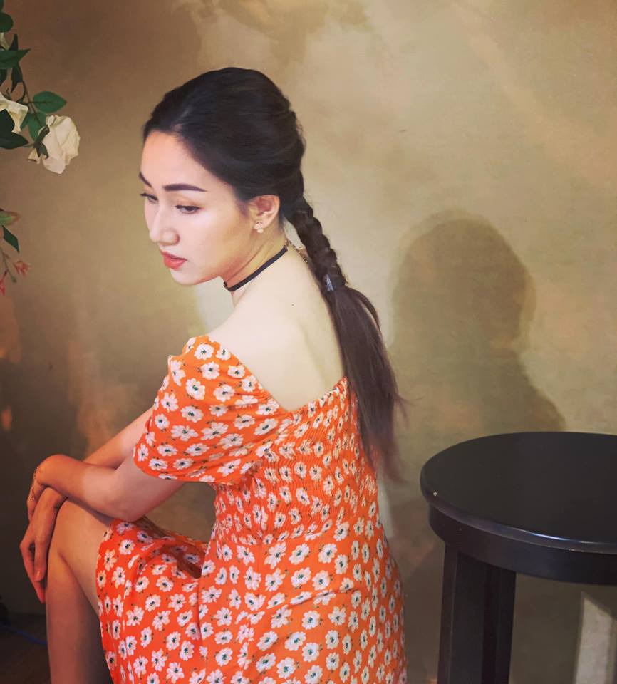 Ở góc nghiêng, vòng 2 nhô lên của Trà My càng thêm lộ rõ.    