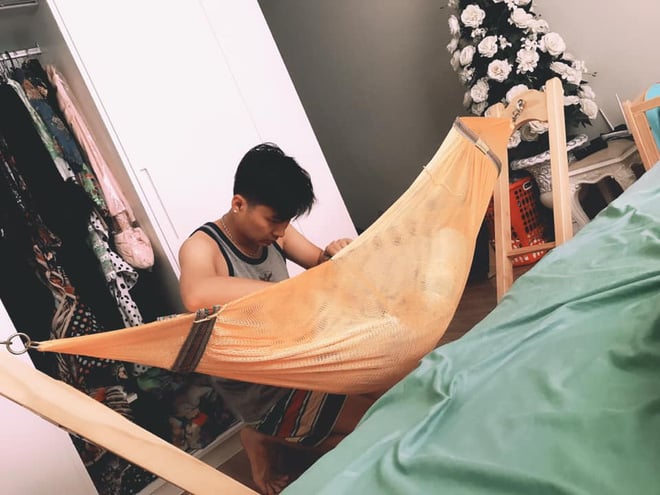 Người đẹp Lâm Khánh Chi hạnh phúc khoe khoảnh khắc chồng trẻ lo lắng và chăm sóc con trai nhỏ    