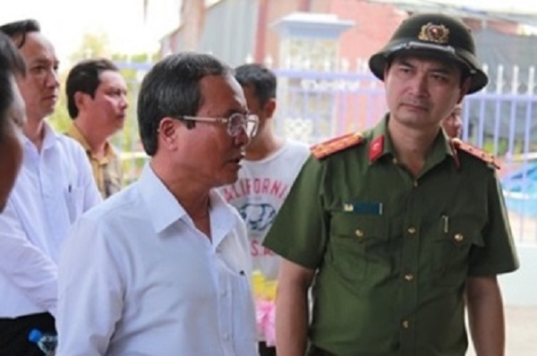 Bí thư Tỉnh ủy Bình Dương - Trần Văn Nam đến hiện trường nơi xảy ra vụ án mạng. Ảnh VOV.