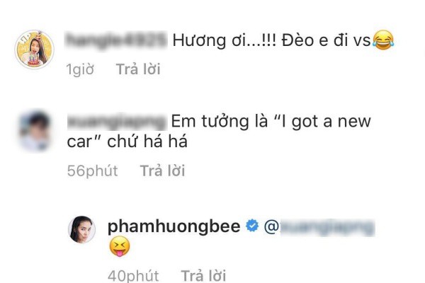 Nhiều người lại tập trung vào chiếc xe mới mà Phạm Hương tạo dáng.    