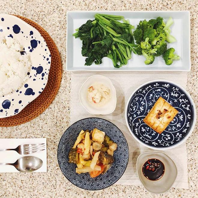 Bữa cơm giản dị nhưng tràn đầy tình cản