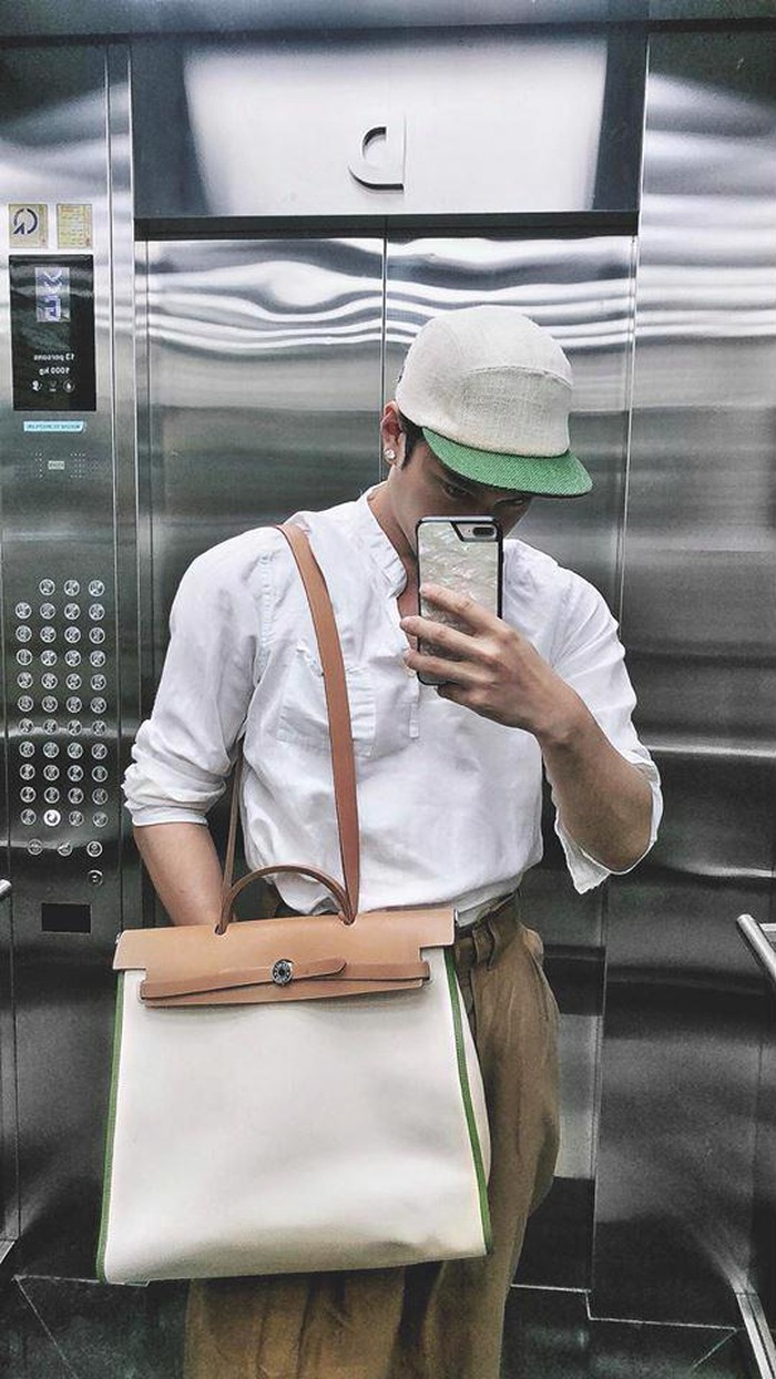 Dù đã 7 năm trôi qua nhưng Lý Quí Khánh vẫn giữ rất kỹ chiếc túi này.