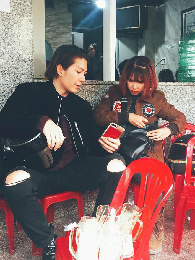 Sau Quatrian shbet hiện đang mở, cặp đôi dành khá nhiều thời gian cho những chuyến trải nghiệm đáng nhớ trên xe phân khối lớn.    