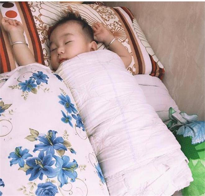 Con trai Lâm Khánh Chi đáng yêu như thiên thần