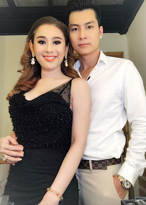Lâm Khánh Chi hạnh phúc bên chồng