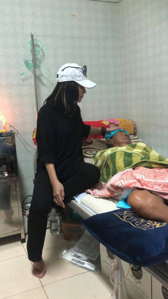 Nghệ sĩ Lê Bình sốt cao, mê sảng.