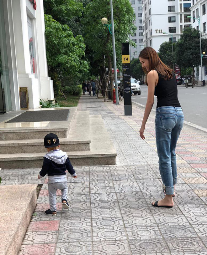 Kỳ Hân không còn sang chảnh như trước kia nữa mà vô cùng giản dị, mộc mạc với Shbet16 chơi game trực tuyến làm mẹ, làm vợ.    