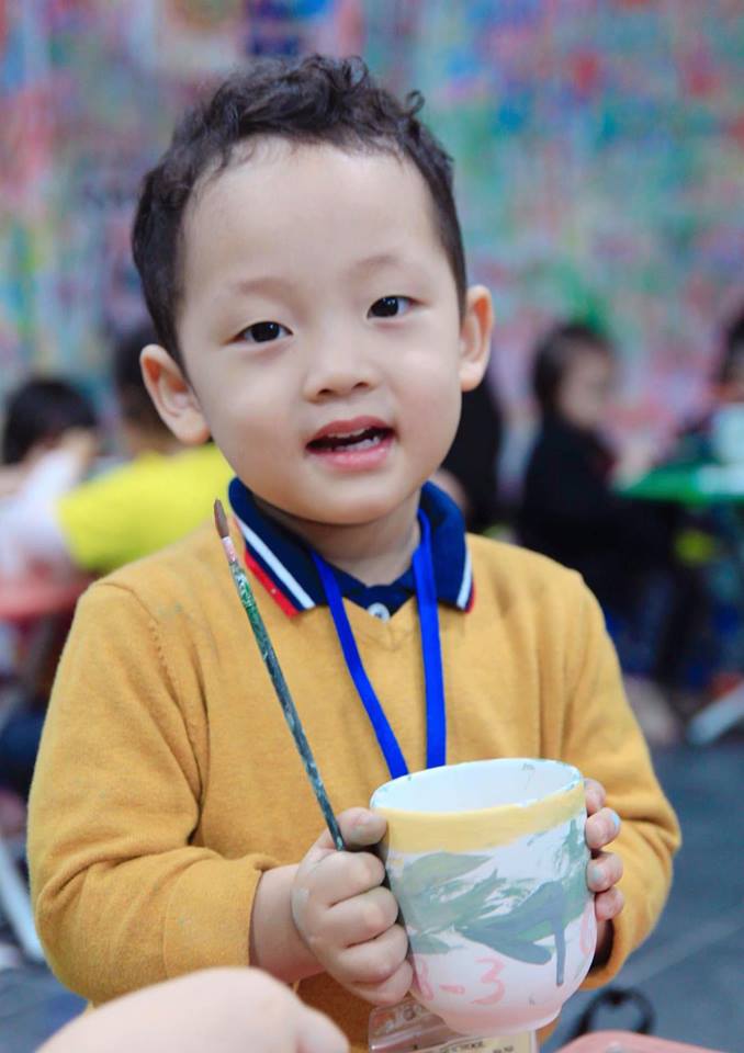 Con trai Ly Kute giờ đã lớn và đáng yêu như thế này. 
