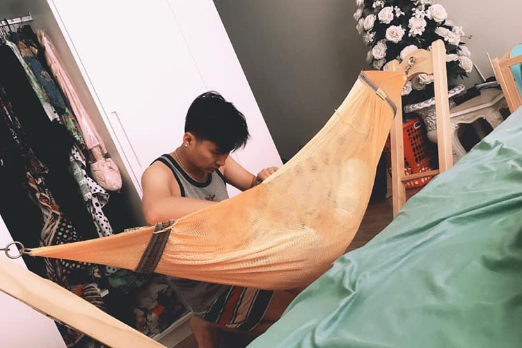 Đặc biệt, ông xã của Lâm Khánh Chi rất cưng chiều cậu quý tử.  