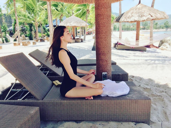 Dù đã trải qua sinh nở nhưng Kỳ Hân vẫn giữ được vóc dáng nhỏ nhắn, thon gọn như trước kia    