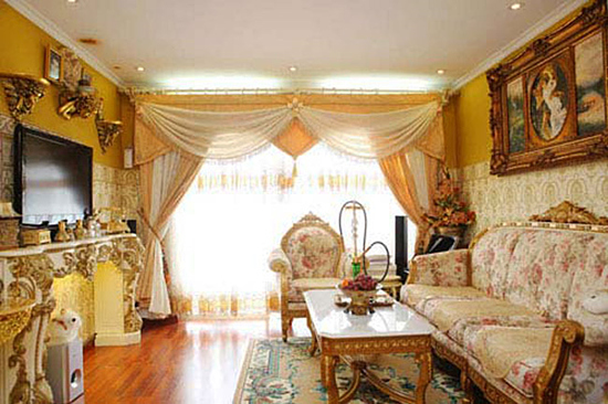 Diện tích khiêm tốn (94 m2) nhưng nhờ gu thẩm mỹ tinh tế mà đôi vợ chồng nghệ sĩ tài hoa đã biến tổ ấm của mình thành một không gian đẹp lộng lẫy.  