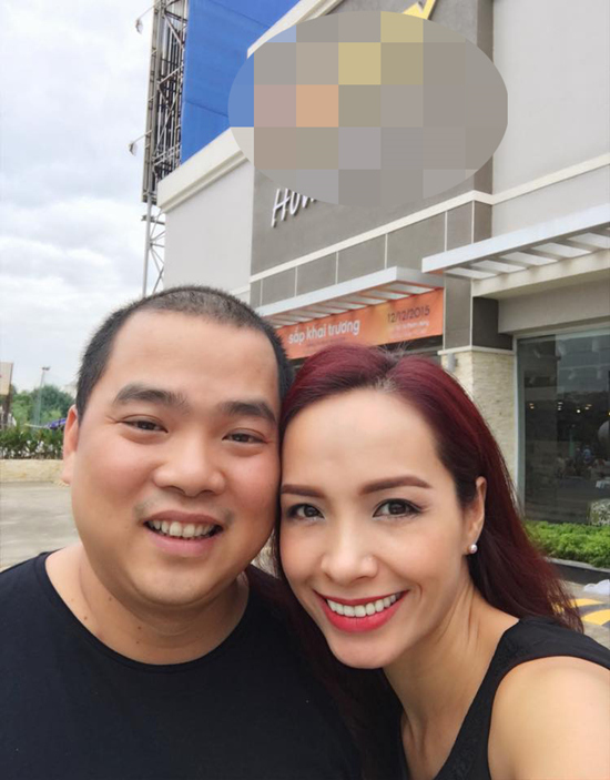 Hồi năm 2015, vợ chồng Thuý Hạnh hân hoan chia sẻ việc mua nhà mới cho bố mẹ ở Hà Nội.  