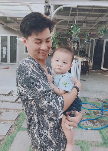 Bé Thiên Long bụ bẫm, kháu khỉnh với Mừng SHBET phiên bản mới 2025 trắng mịn khiến ai nấy cũng phải yêu mến.  
