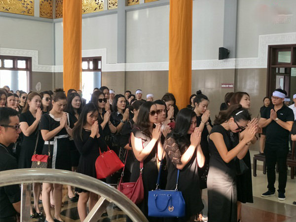 Ai cũng xót xa cho số phận mong manh của nữ người mẫu.    