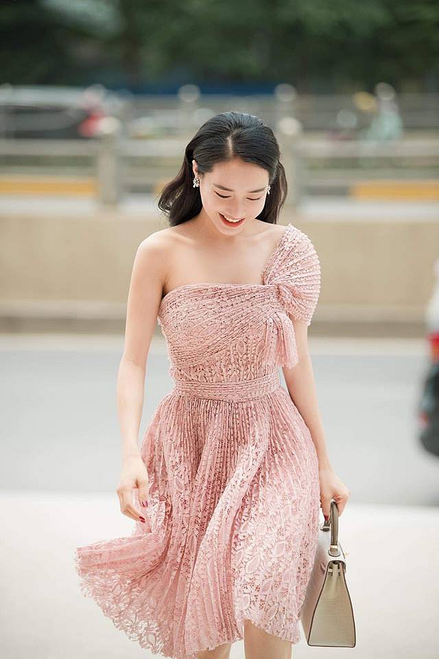 Nhã Phương ngày càng xinh lên trông thấy.    