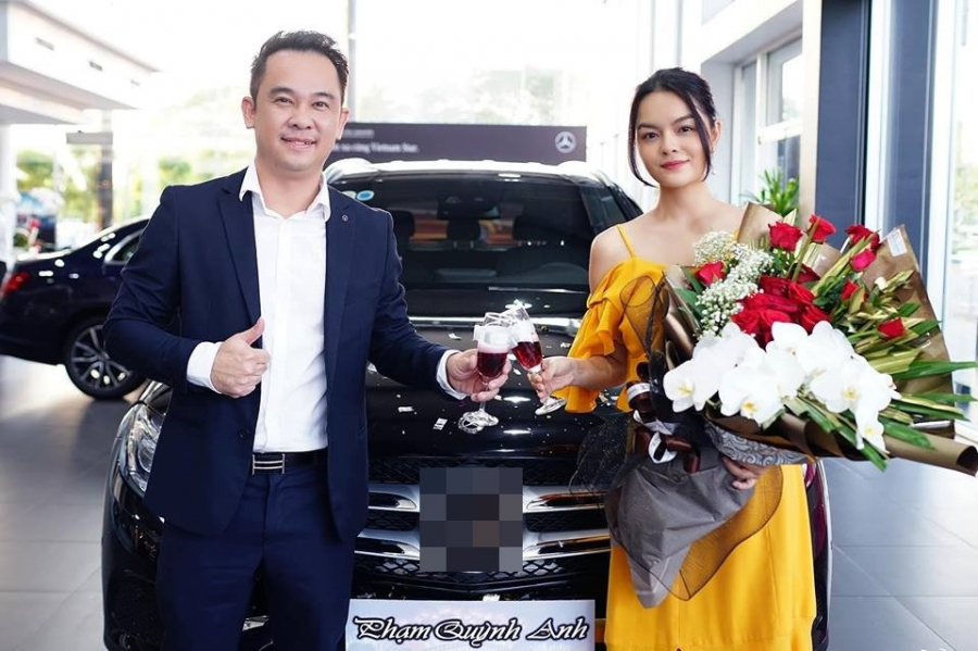 Mới đây, ca sĩ Phạm Quỳnh Anh đã bất ngờ tậu xế hộp tiền tỷ sau khi ly hôn ông bầu Quang Huy khiến dân tình ai cũng phải ngưỡng mộ.Chiếc xe mới có thể coi là phần quà mà Phạm Quỳnh Anh tự dành tặng cho bản thân sau những sóng gió phải trải qua trong Shbet16 chơi game trực tuyến cá nhân. Đây cũng có thể coi là thành quả cho quá trình hoạt động nghệ thuật chăm chỉ của nữ ca sĩ sau khi trở lại showbiz với những sản phẩm thành công trong thời gian qua.    