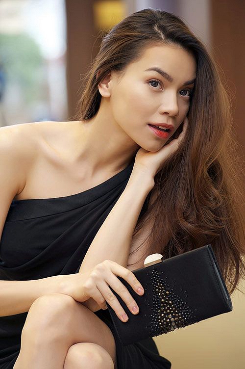 Hà Hồ bất ngờ làm thơ nói về mình và về tình.    