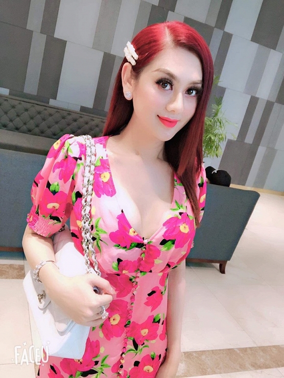 Lâm Khánh Chi xinh đẹp khi về nhà chồng ăn đám giỗ.  