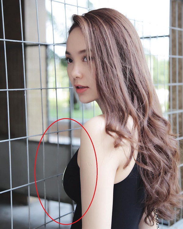 Song sắt bị cong vẹo từ đầu hay do Minh Hằng di chuột kéo căng vòng 1 quá đà?    