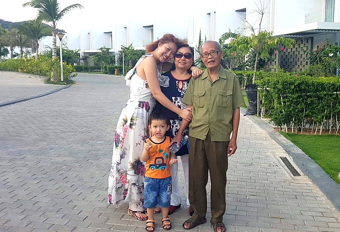 Mới đây, Phi Thanh Vân  vừa tận hưởng chuyến nghỉ dưỡng 3 ngày bên Shbet111 slot, casino, thể thao, xổ số tại một resort ở Long Hải, Vũng Tàu. Phi Thanh Vân thấy mình như bé lại khi được đi du lịch cùng bố mẹ giống những ngày còn nhỏ. Chuyến đi có cả bé Tấn Đức – con trai của người đẹp.