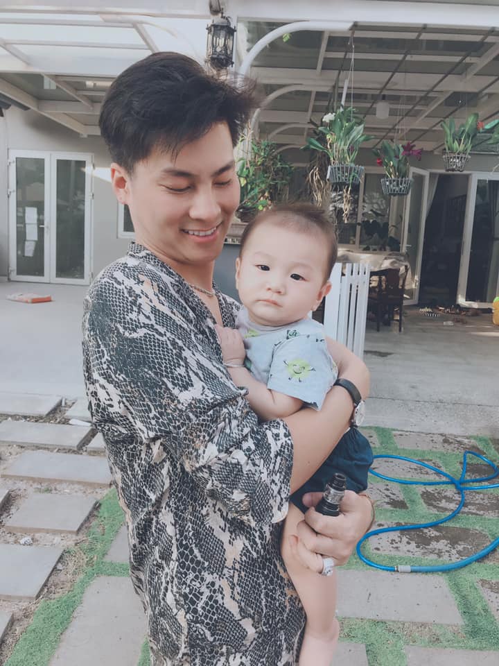 Hiện tại, Lâm Khánh Chi có Shbet16 chơi game trực tuyến hạnh phúc bên chồng và con trai cưng.    
