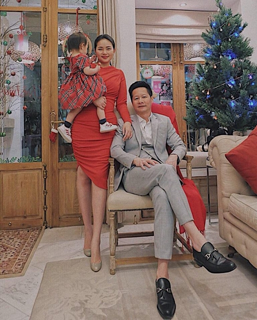 Phan Như Thảo rời showbiz và có Shbet16 chơi game trực tuyến hạnh phúc bên chồng và con gái.    