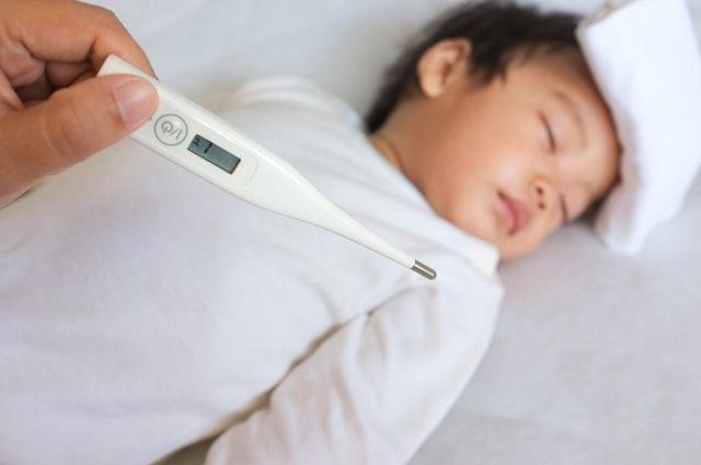 Không nên áp dụng những phương thuốc dân gian khi trẻ sốt quá cao