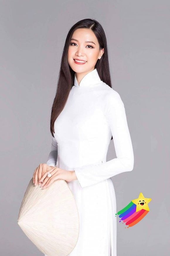 Hoa hậu Thuỳ Dung ít tham gia các hoạt động showbiz hơn các người đẹp khác. Cô cũng kín tiếng về đời tư.    