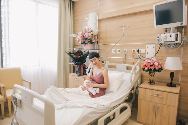 Sau sinh 3 ngày nhưng Trà My vô cùng thon gọn